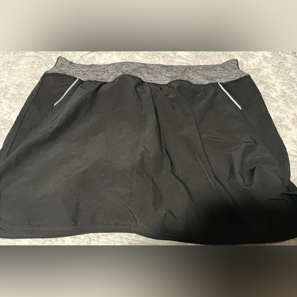 Kiwi Kate Black and Gray Women's Skort